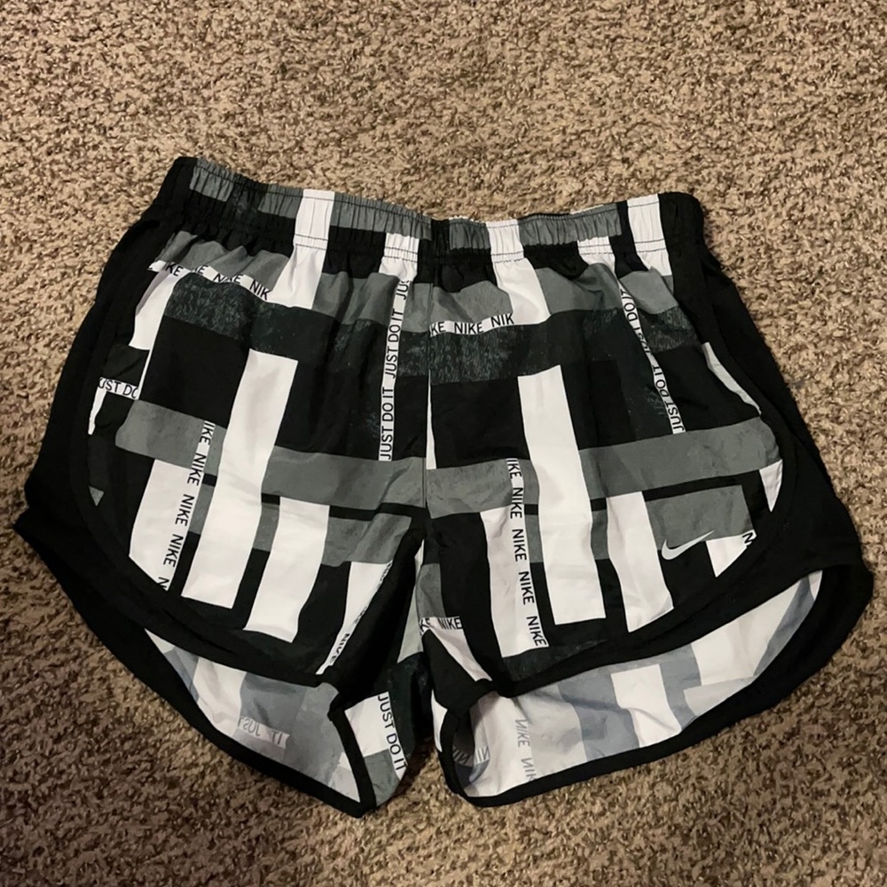 Nike Dri-Fit Shorts - Sz M